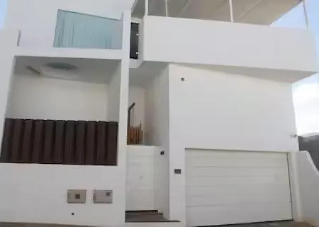 Pool House *